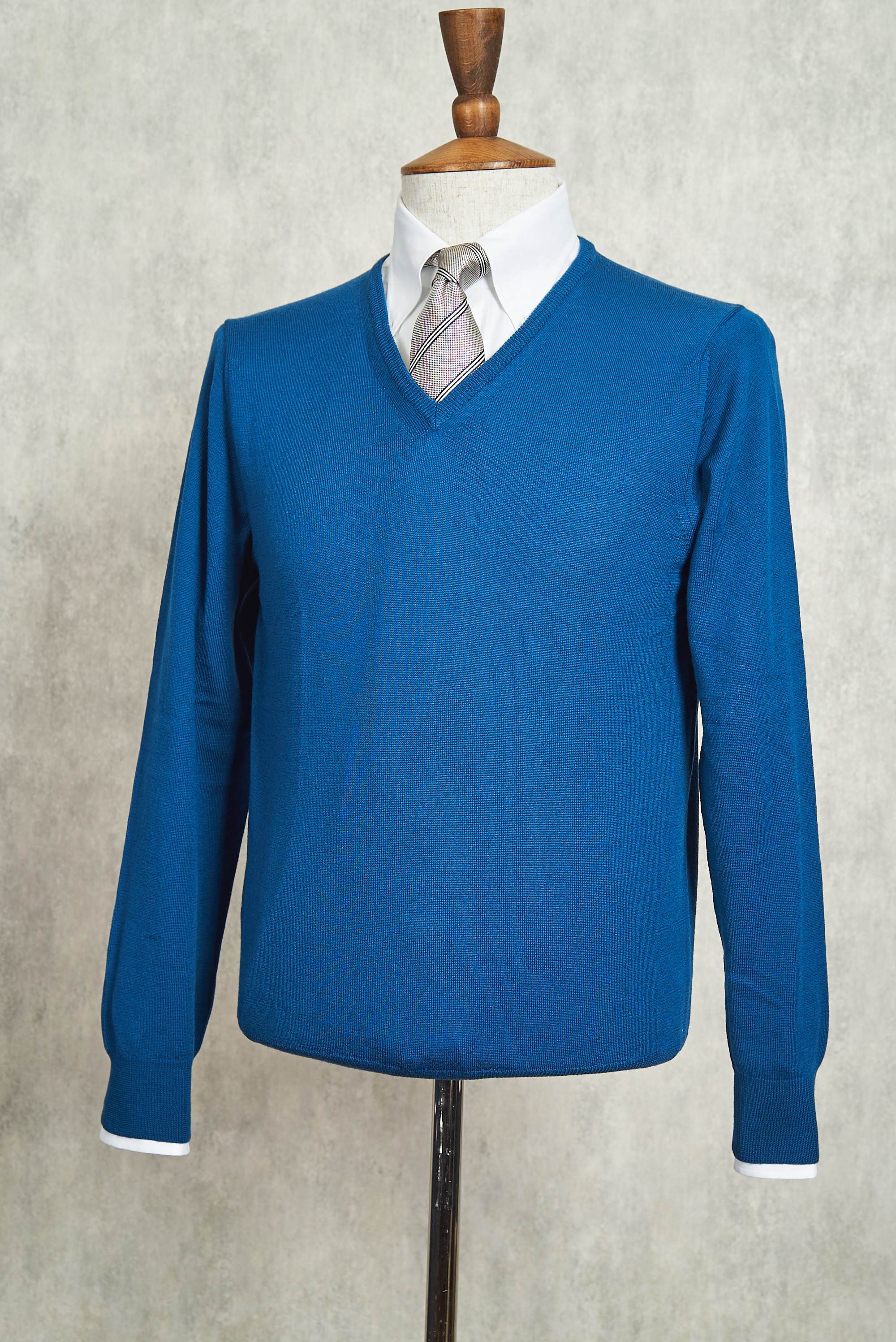 Ascot Chang Blue Extra-Fine Merino Wool V-Neck Sweater