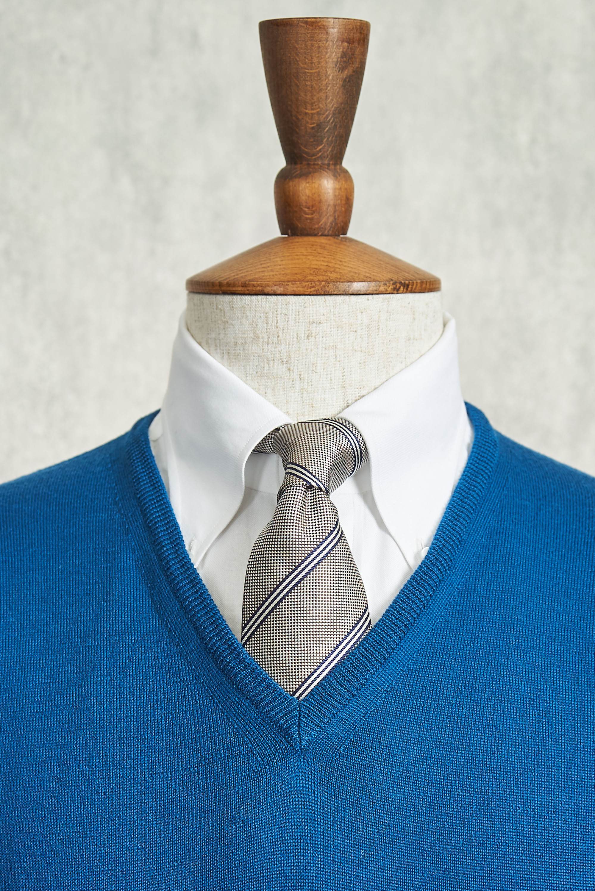 Ascot Chang Blue Extra-Fine Merino Wool V-Neck Sweater