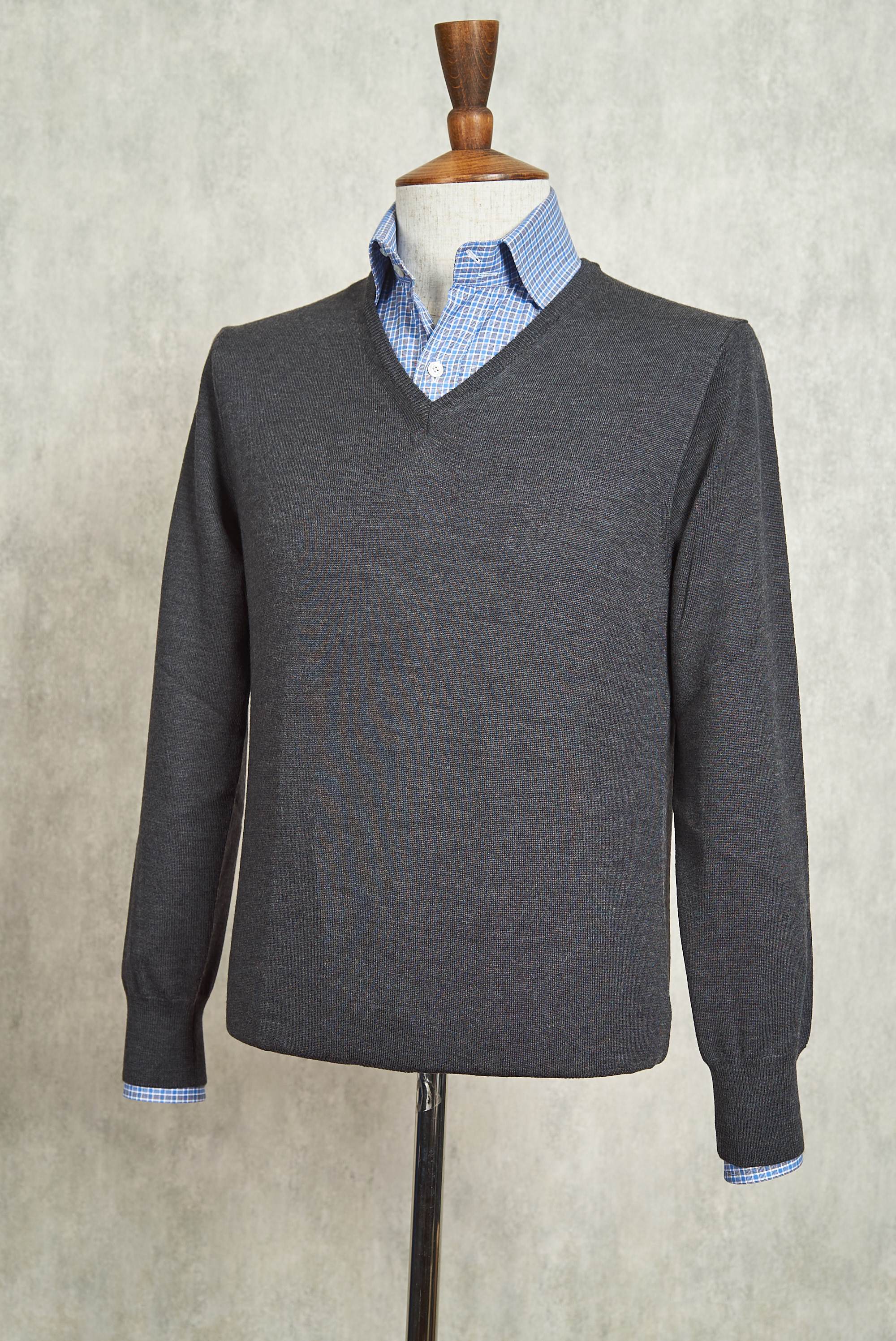 Ascot Chang Dark Grey Extra-Fine Merino Wool V-Neck Sweater