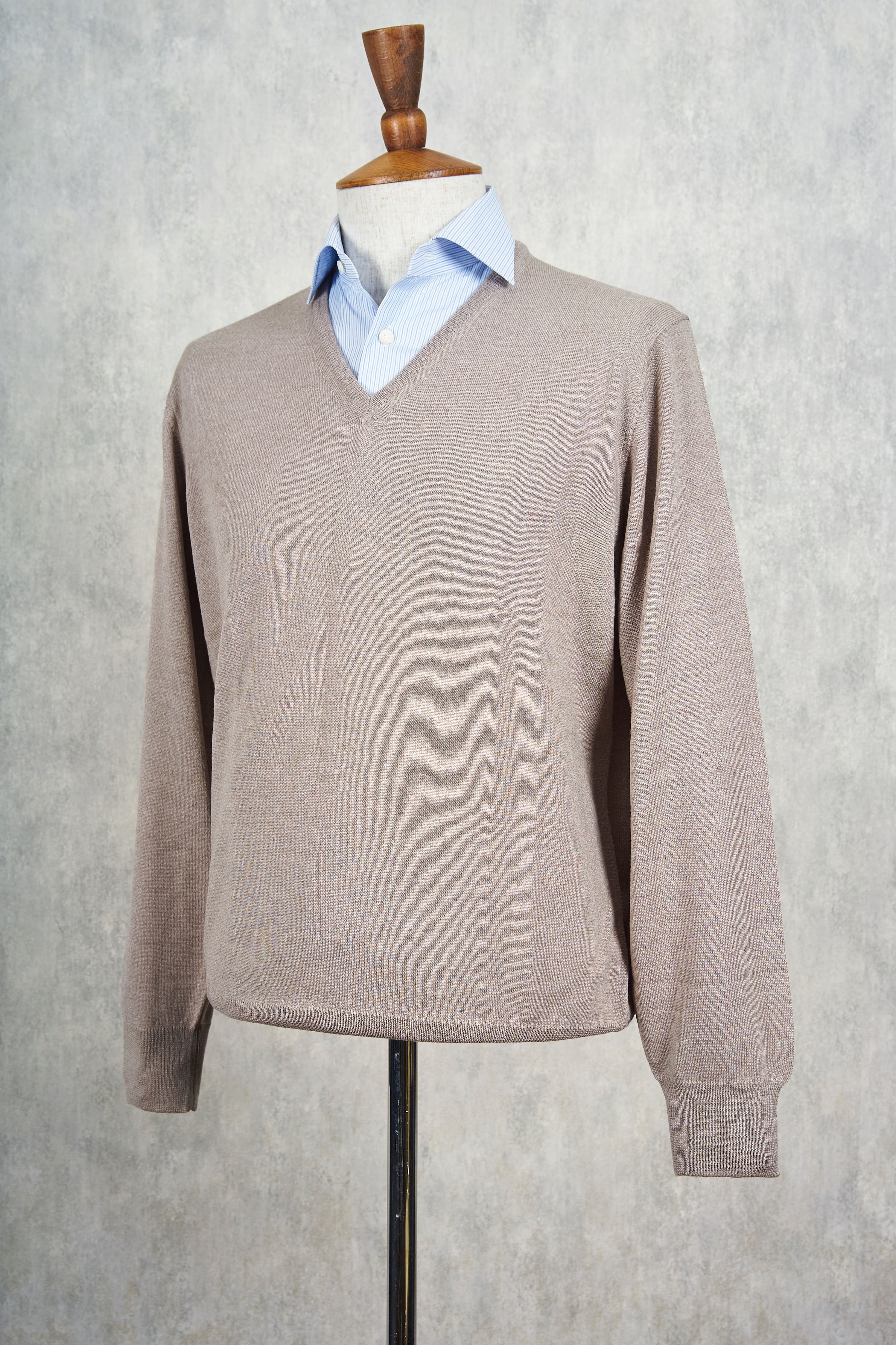 Ascot Chang Beige Extra-Fine Merino Wool V-Neck Sweater