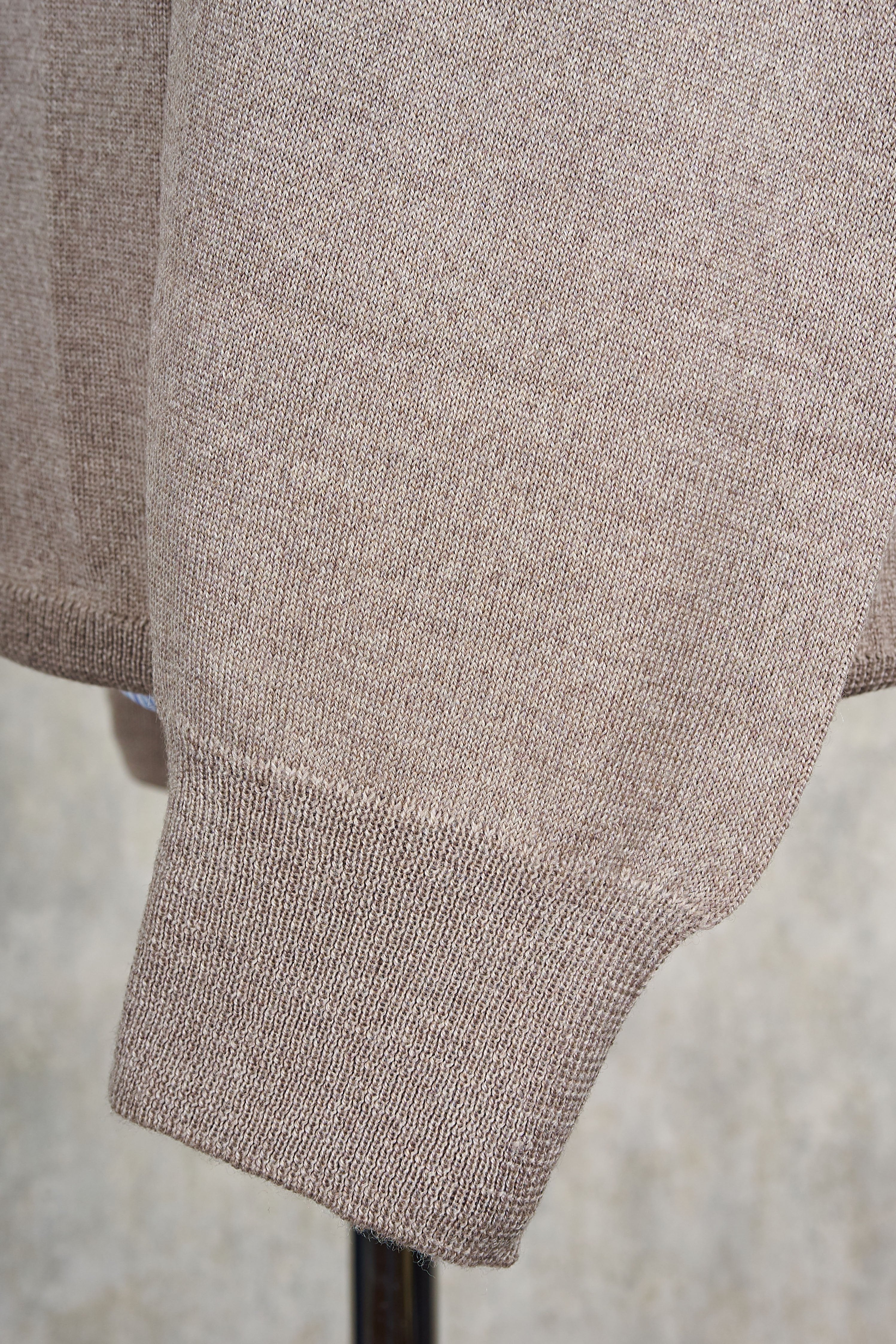 Ascot Chang Beige Extra-Fine Merino Wool V-Neck Sweater